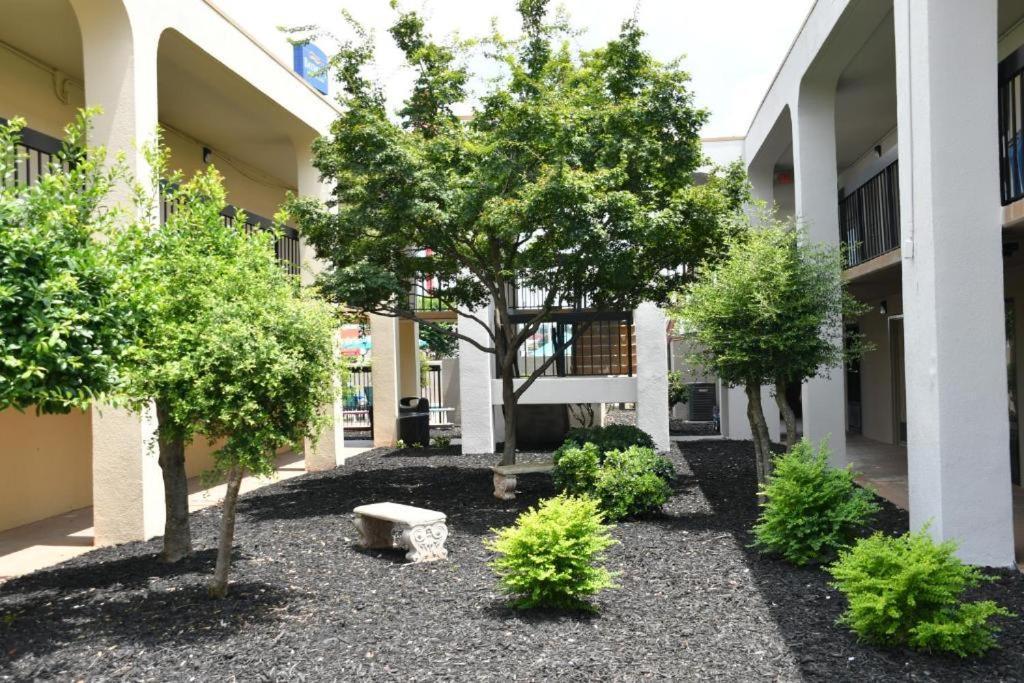 Baymont By Wyndham Macon I-75 Motel Eksteriør billede